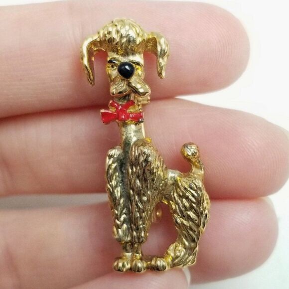 Vintage Poodle Dog In Red Enamel Bowtie Brooch, Gold Tone, Estate Pet Pin - Picture 1 of 6